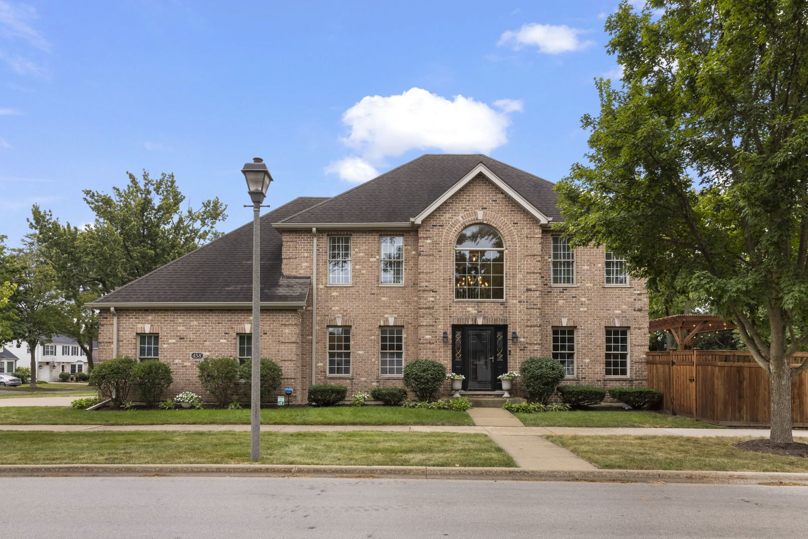 Photo of 458 W GRANTLEY Avenue, Elmhurst, IL 60126