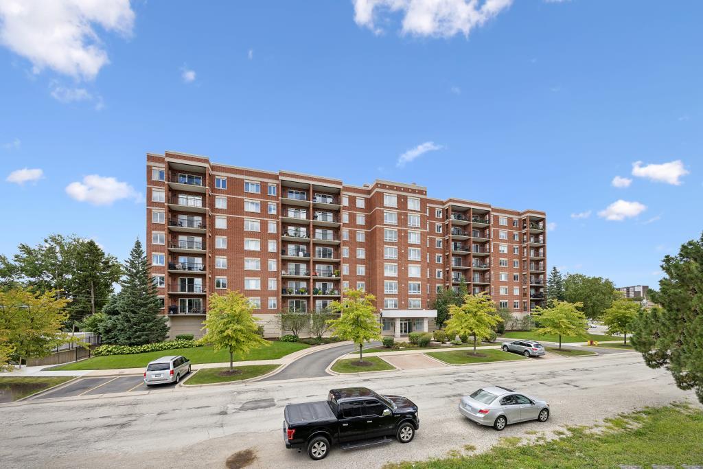 Photo of 5555 N Cumberland Avenue, Chicago, IL 60656