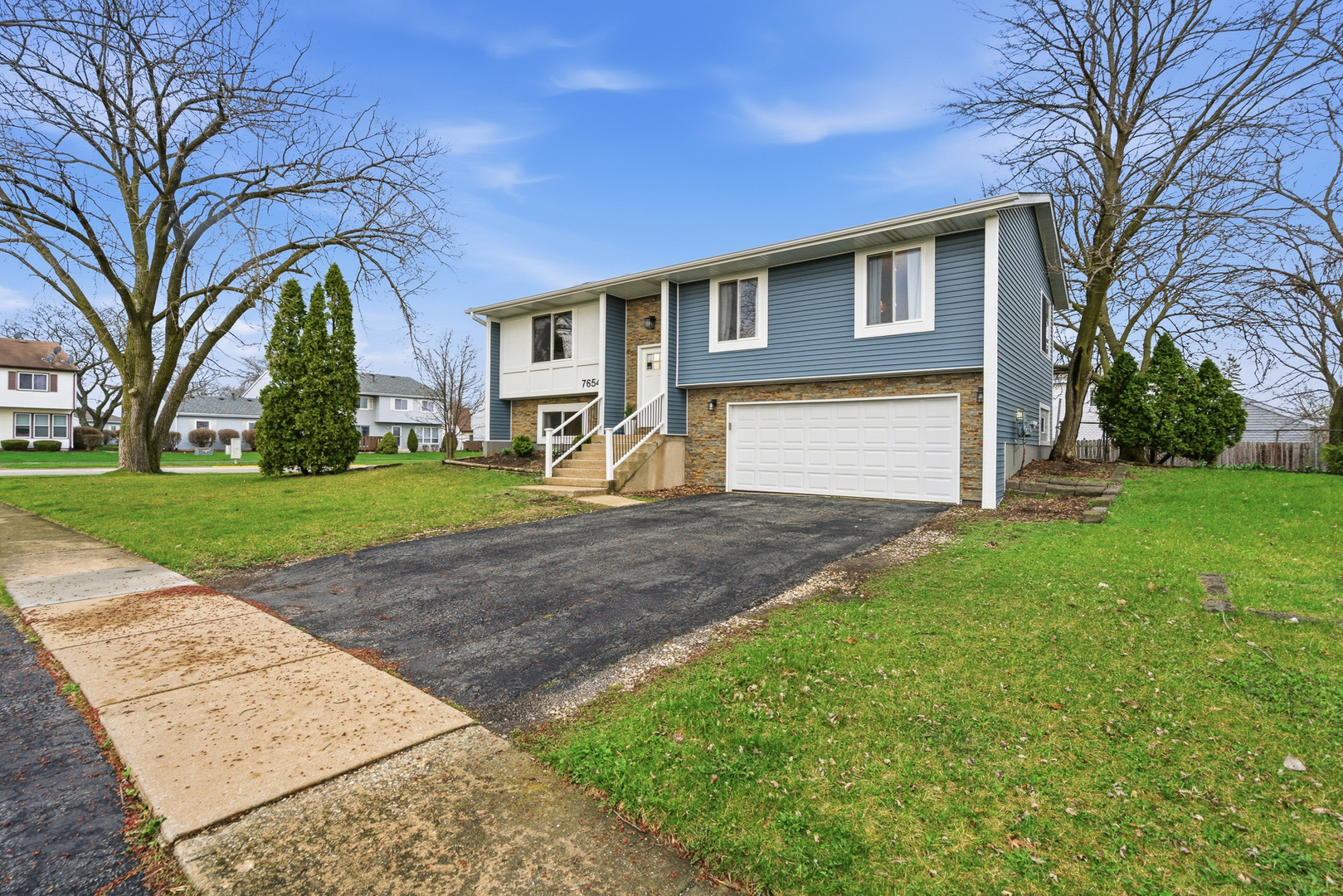 Photo of 7654 W Moorefield Drive, Frankfort, IL 60423