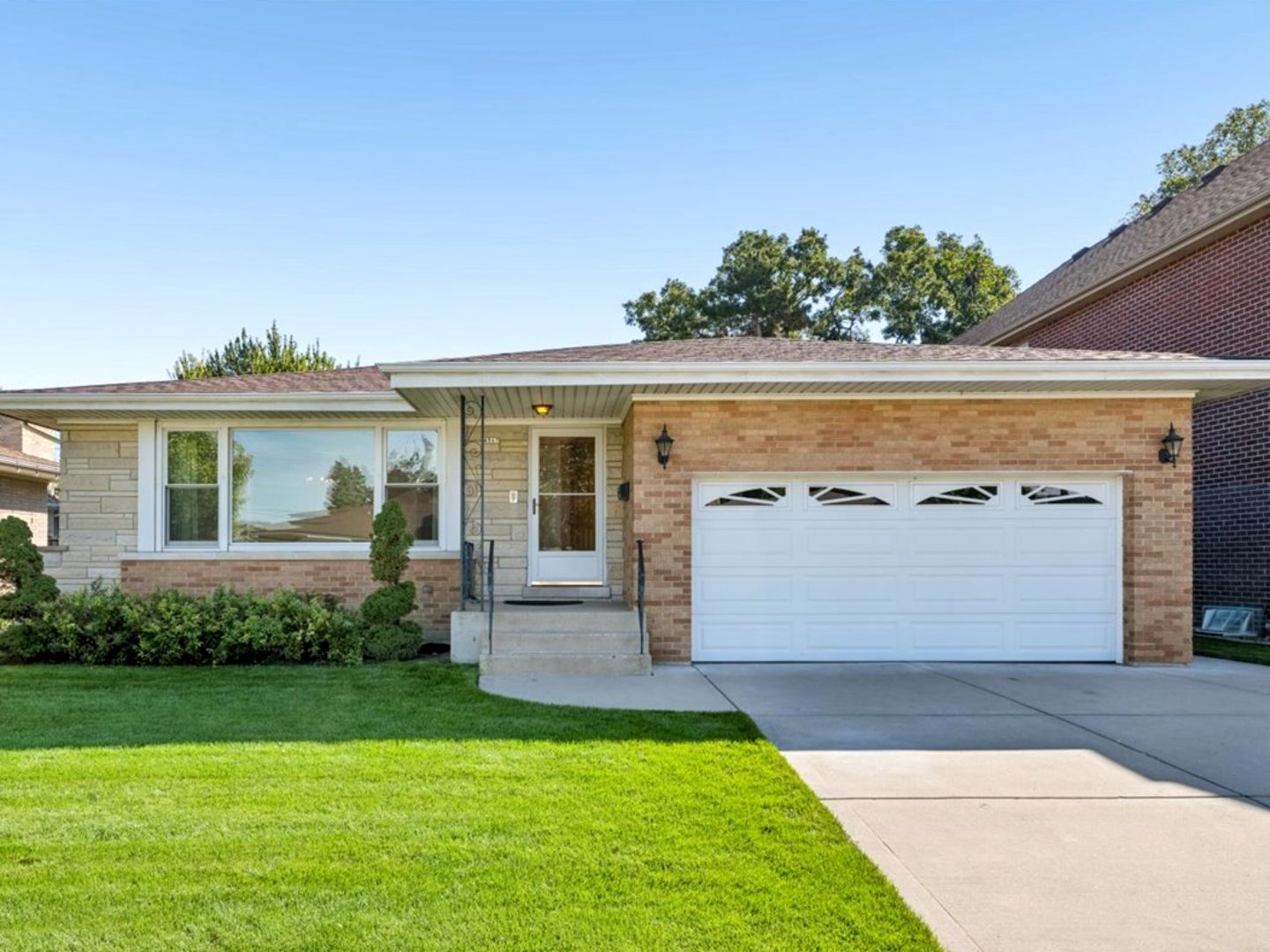 Photo of 4567 N Oakview Street, Chicago, IL 60656