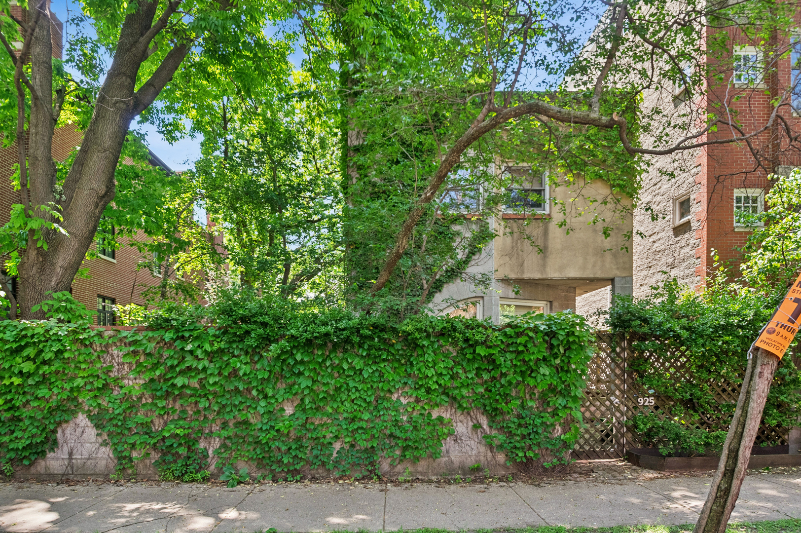 Photo of 925 W Wolfram Street, Chicago, IL 60657