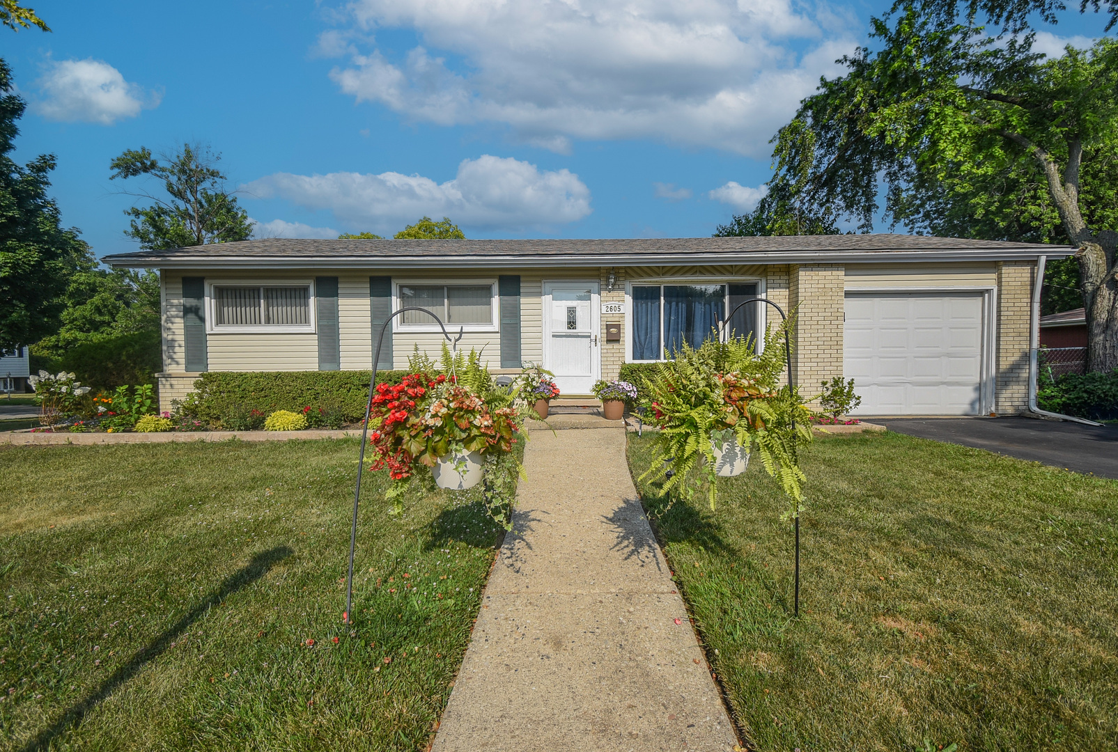 Photo of 2605 W Vermont Avenue, Waukegan, IL 60087