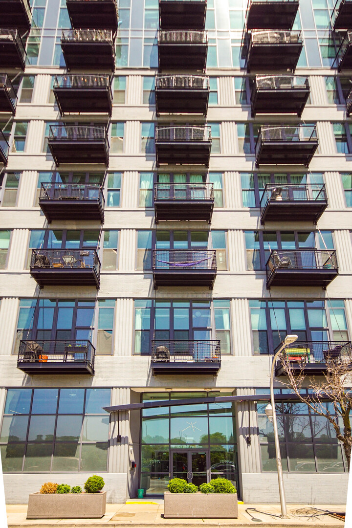 Photo of 1224 W Van Buren Street, Chicago, IL 60607
