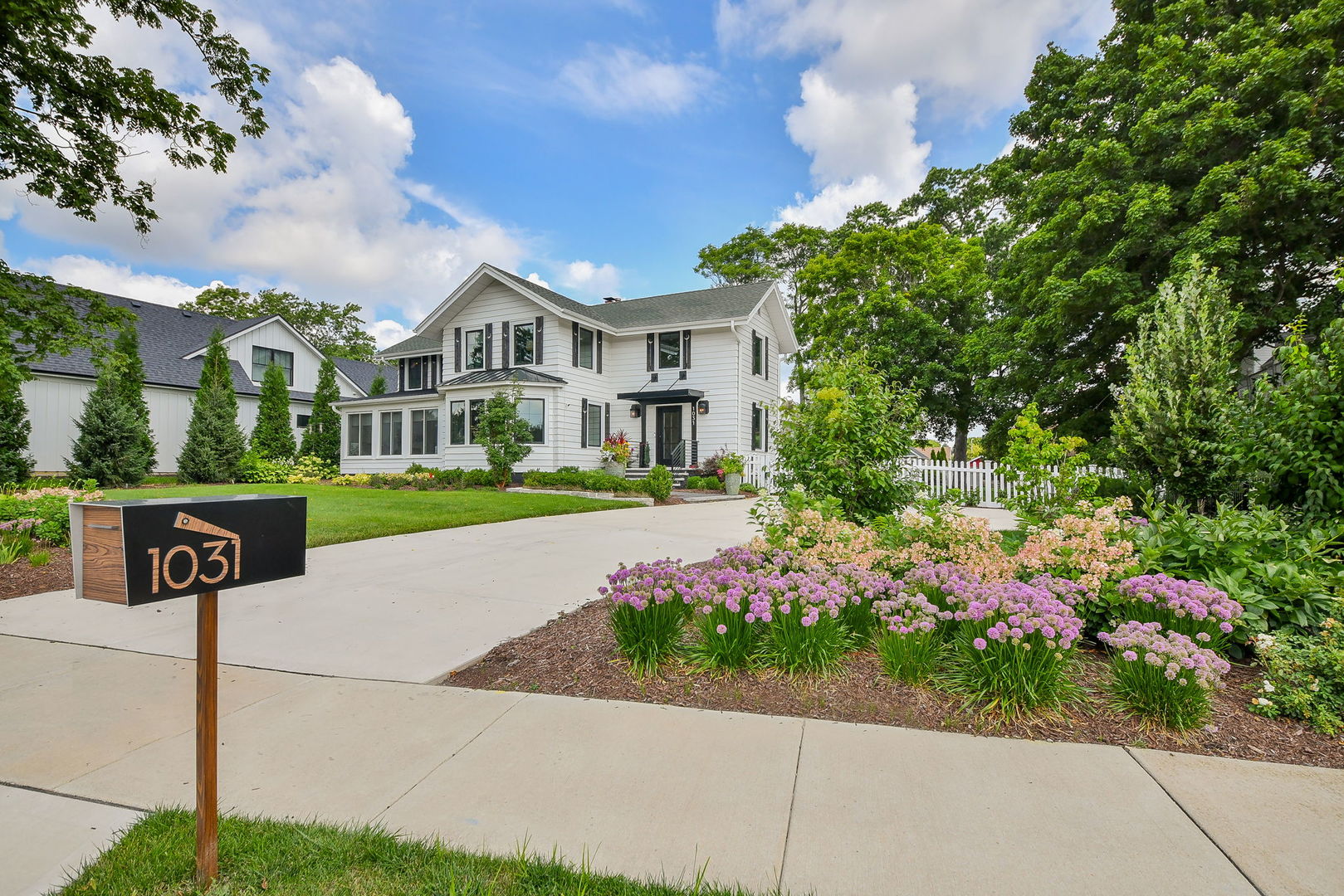 Photo of 1031 E Bauer Road, Naperville, IL 60563