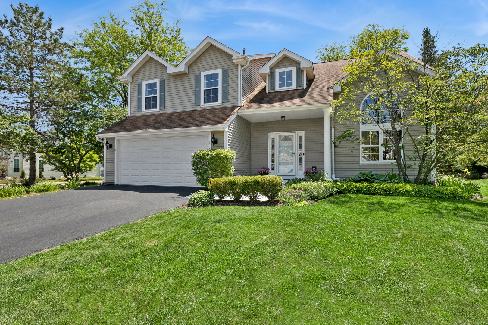 Photo of 139 N Crooked Lake Lane, Lindenhurst, IL 60046