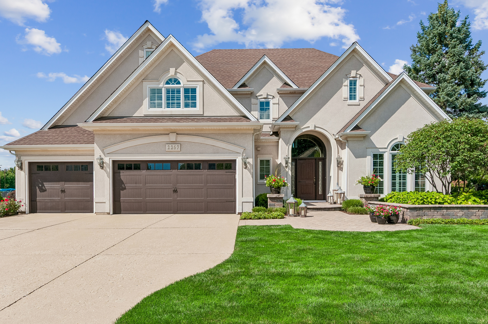 Photo of 2267 Glouceston Lane, Naperville, IL 60564