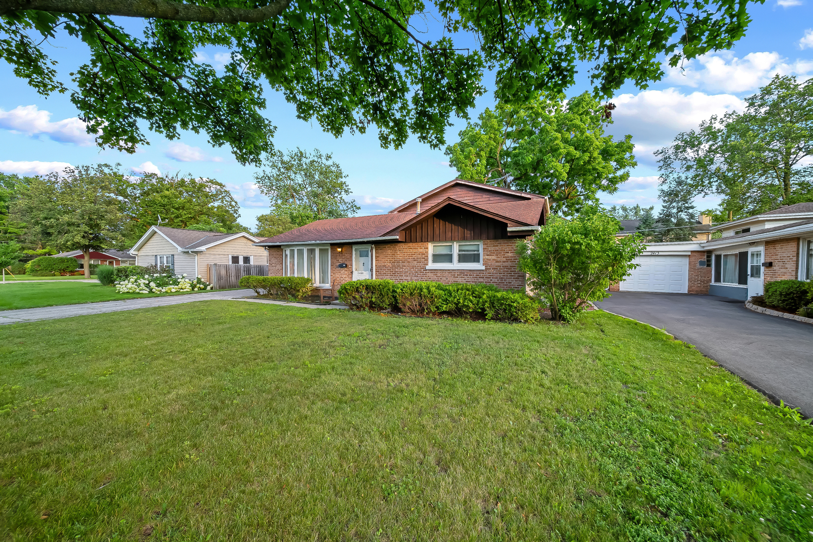 Photo of 2409 Center Avenue, Northbrook, IL 60062