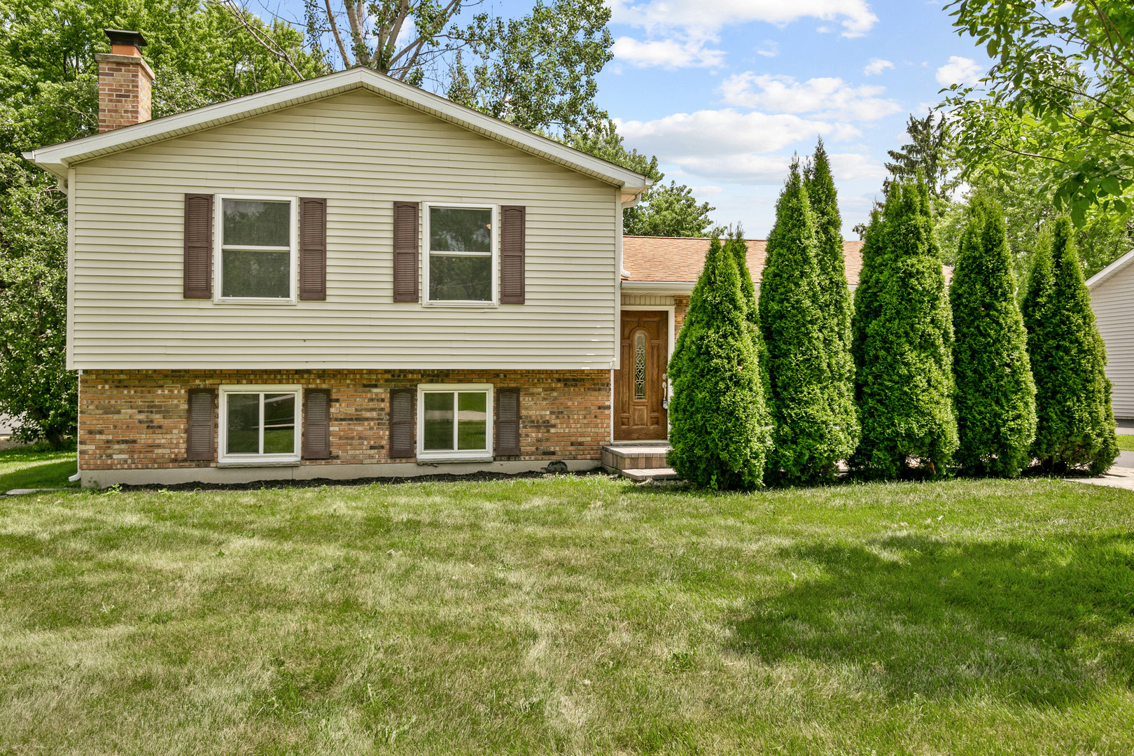 Photo of 219 Countryside Lane, Lindenhurst, IL 60046
