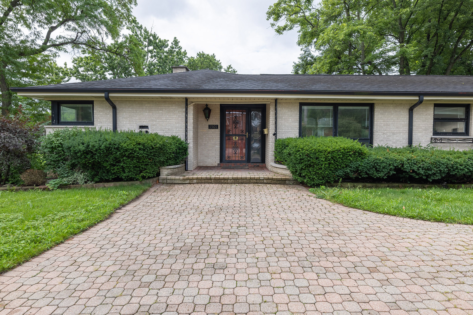 Photo of 1501 W TALCOTT Road, Park Ridge, IL 60068