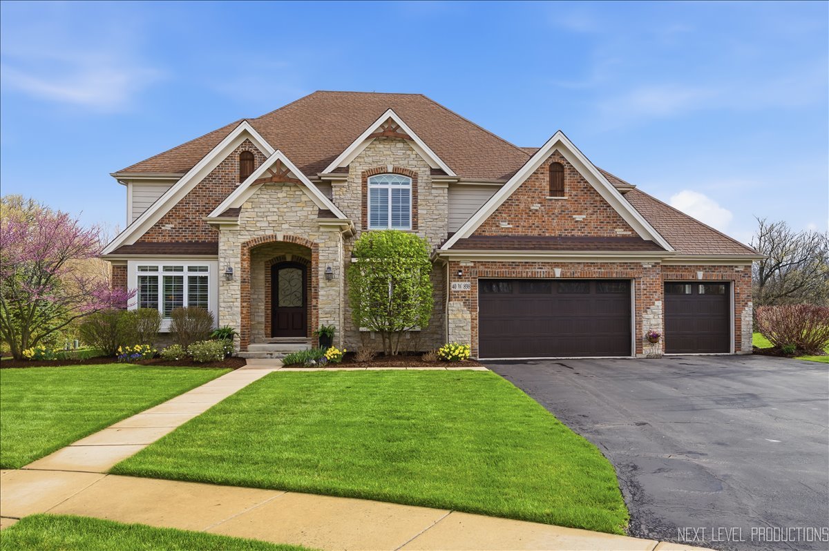 Photo of 40W898 Fox Creek Drive, St. Charles, IL 60175