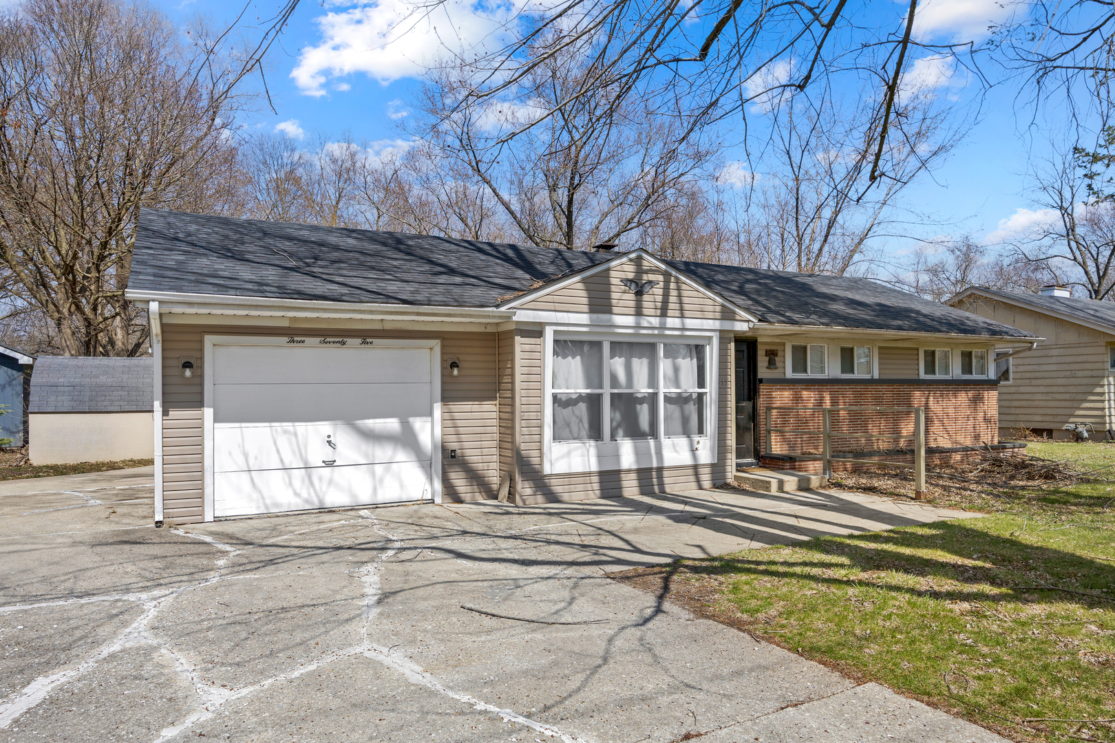Photo of 375 Douglas Road, Batavia, IL 60510