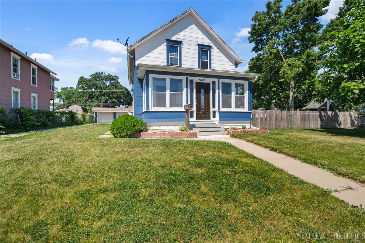 Photo of 12 N Lincolnway Avenue, North Aurora, IL 60542