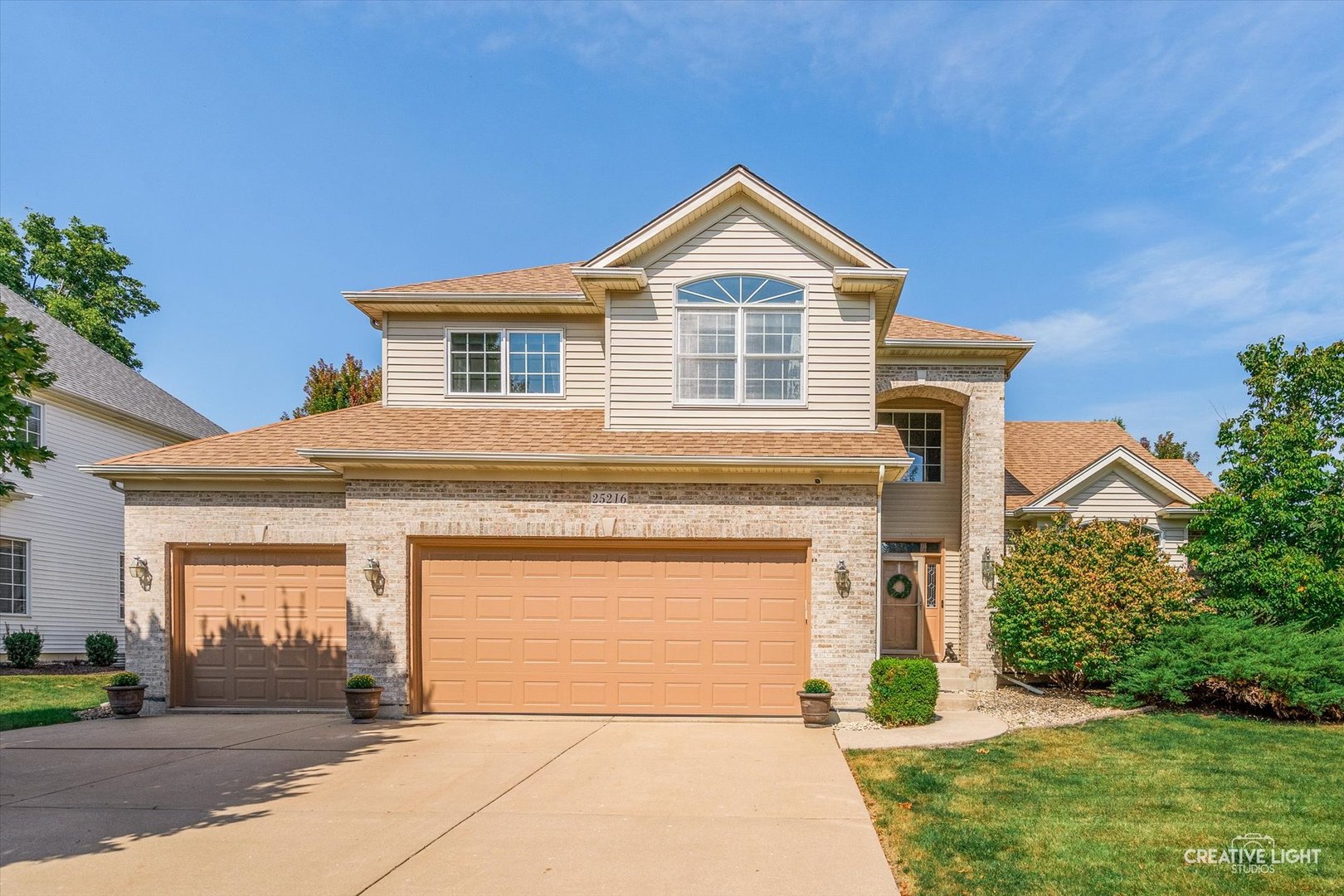 Photo of 25216 ROUND BARN Road, Plainfield, IL 60585