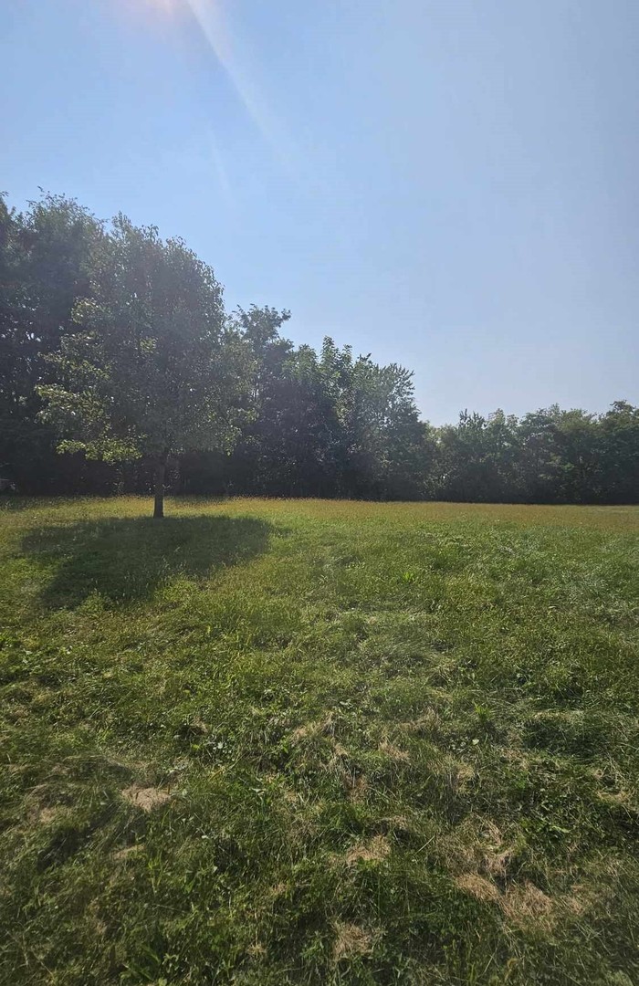 Photo of 420 WOODLAND Trail, Lindenhurst, IL 60046