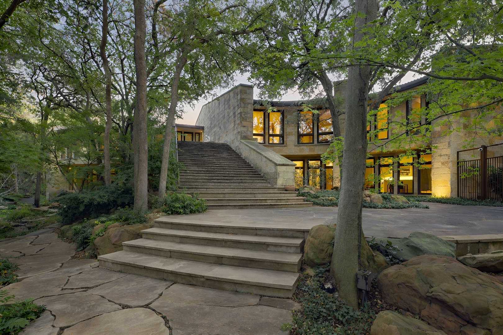 Photo of 5110 Park Lane, Dallas, TX 75220