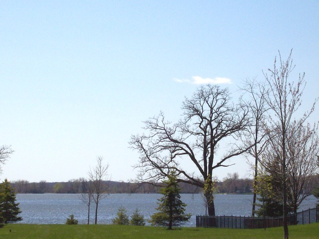 Photo of 1137 Oak Point Court, Antioch, IL 60002