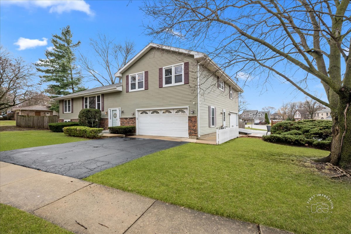 Photo of 701 Viking Drive, Batavia, IL 60510