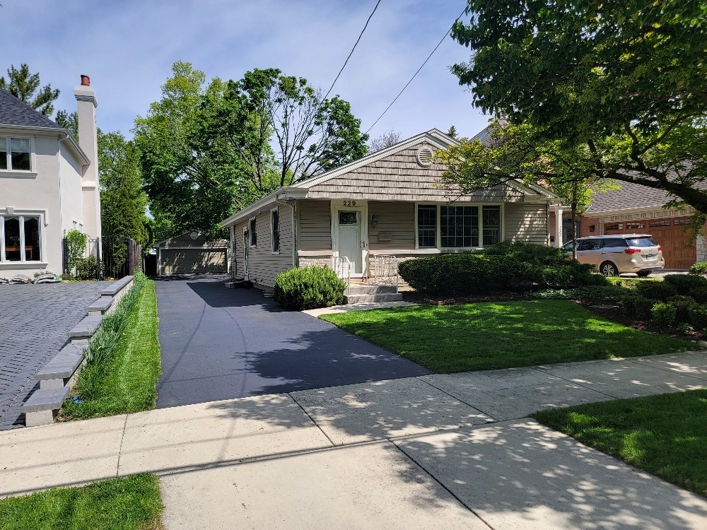 Photo of 229 Fuller Road, Hinsdale, IL 60521