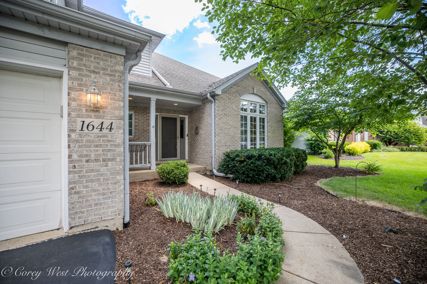 Photo of 1644 Derby Drive, Batavia, IL 60510