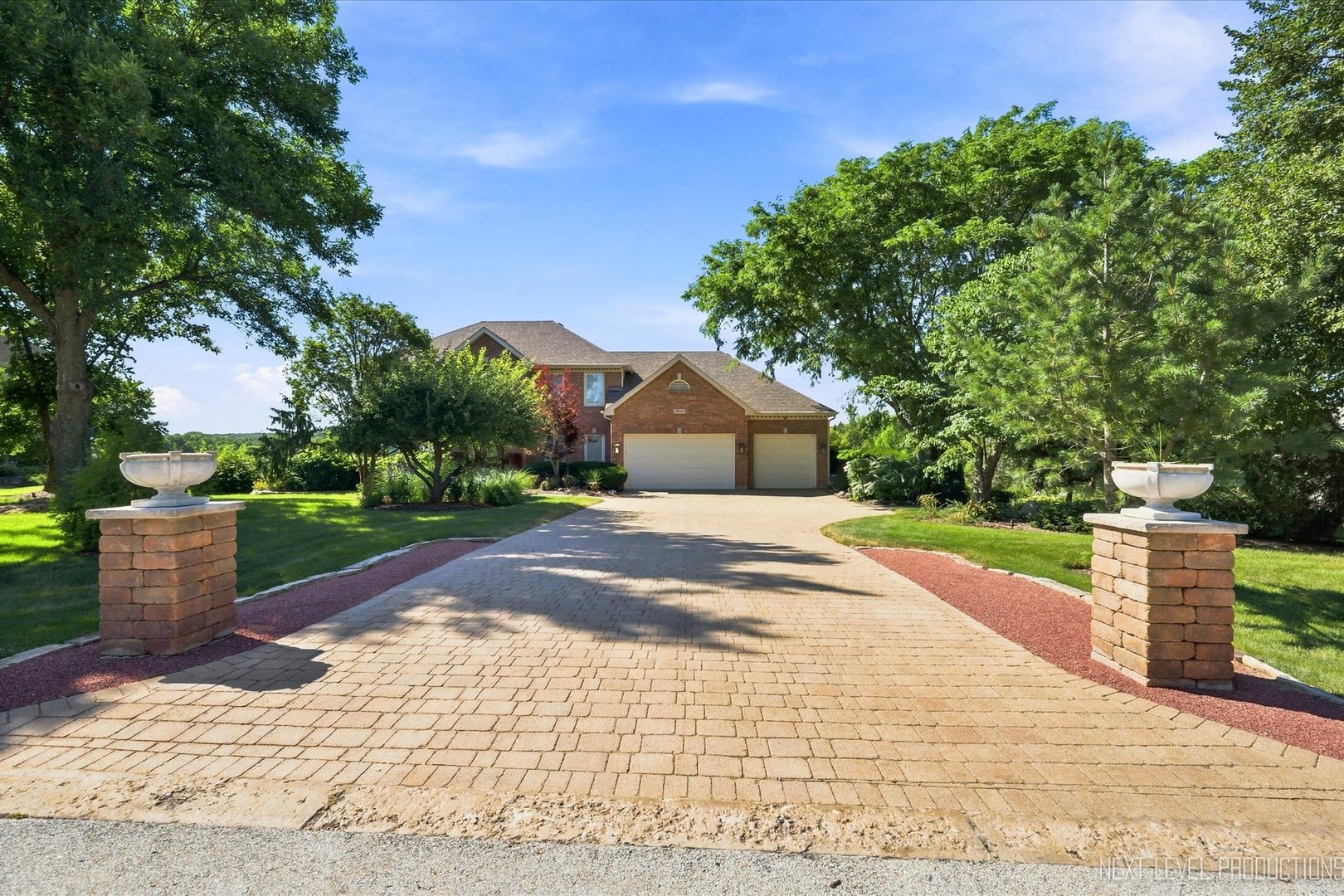 Photo of 39W044 Foxwood Lane, St. Charles, IL 60175