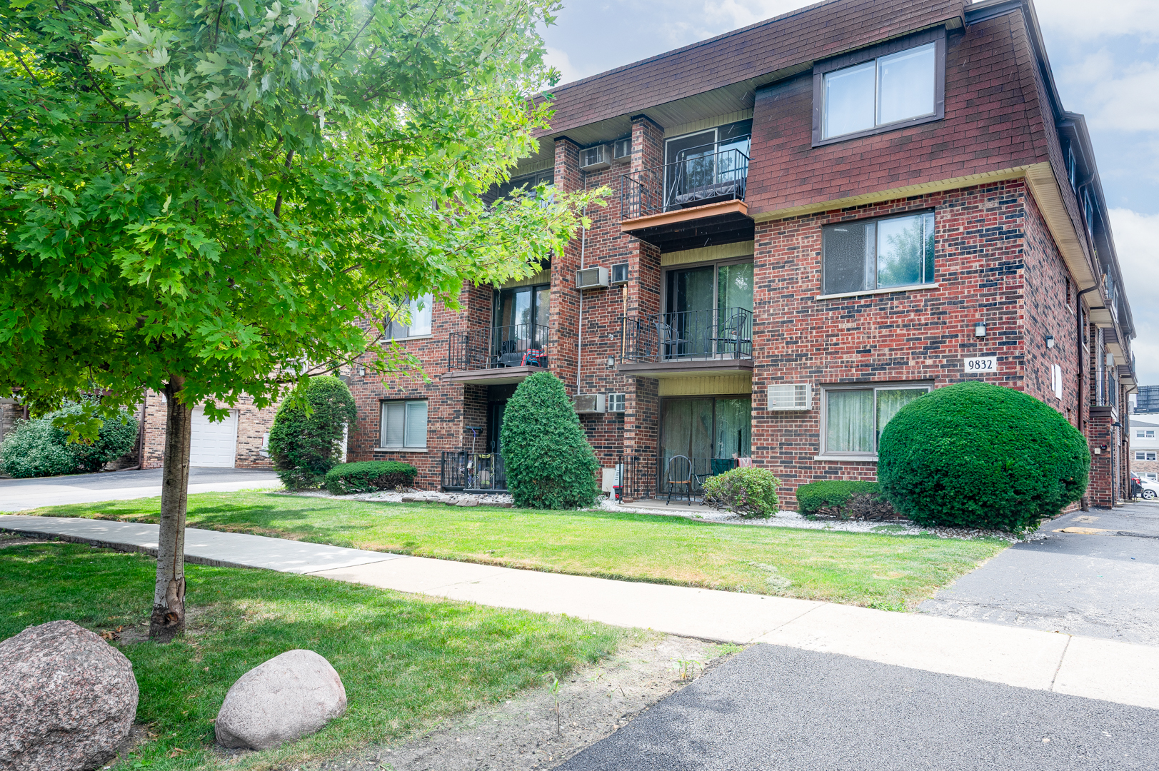 Photo of 9832 Nottingham Avenue, Chicago Ridge, IL 60415