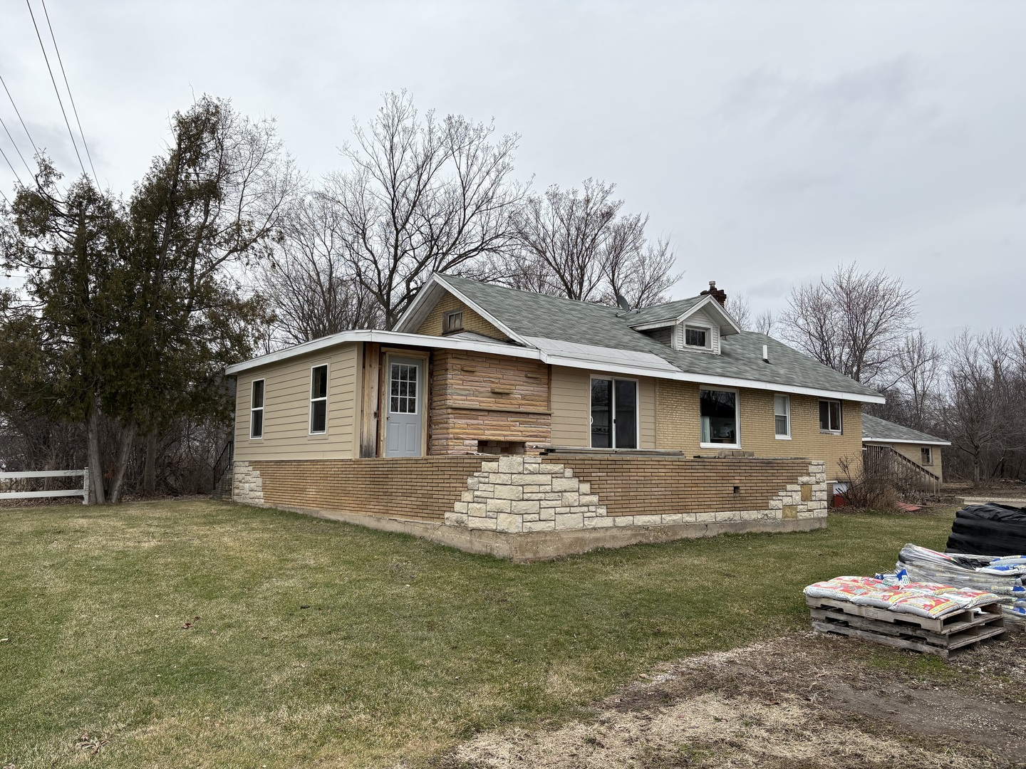 Photo of 1031 IL Route 173 Highway, Antioch, IL 60002