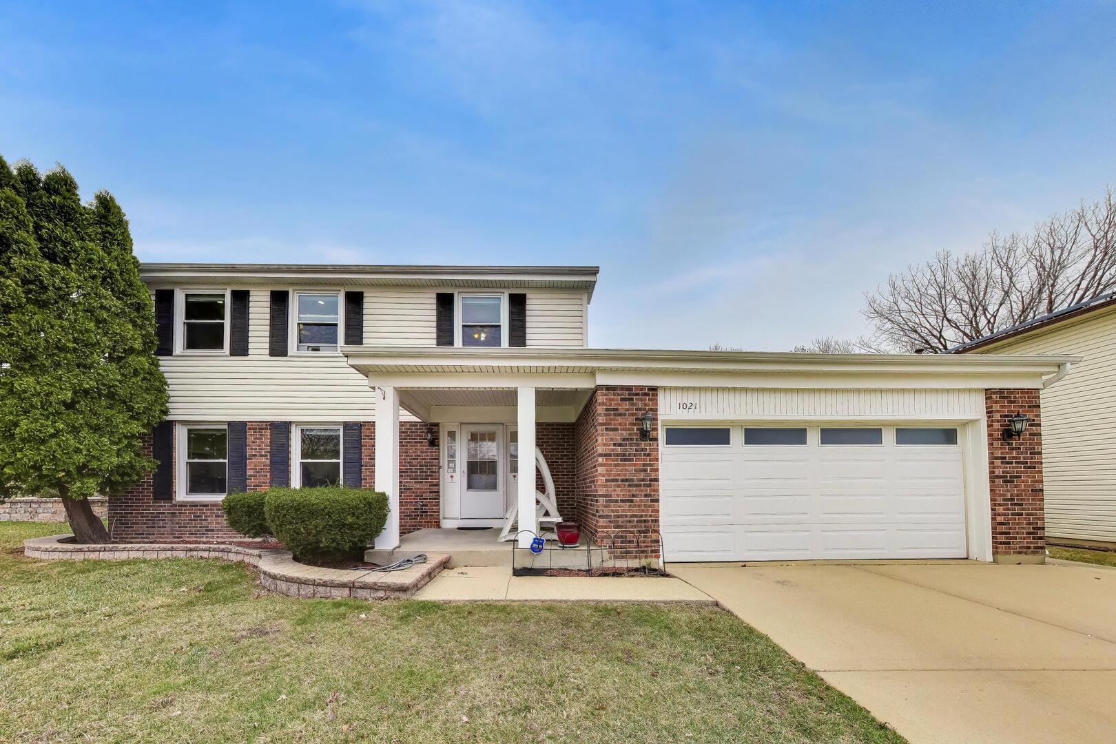 Photo of 1021 Warwick Circle S, Hoffman Estates, IL 60169