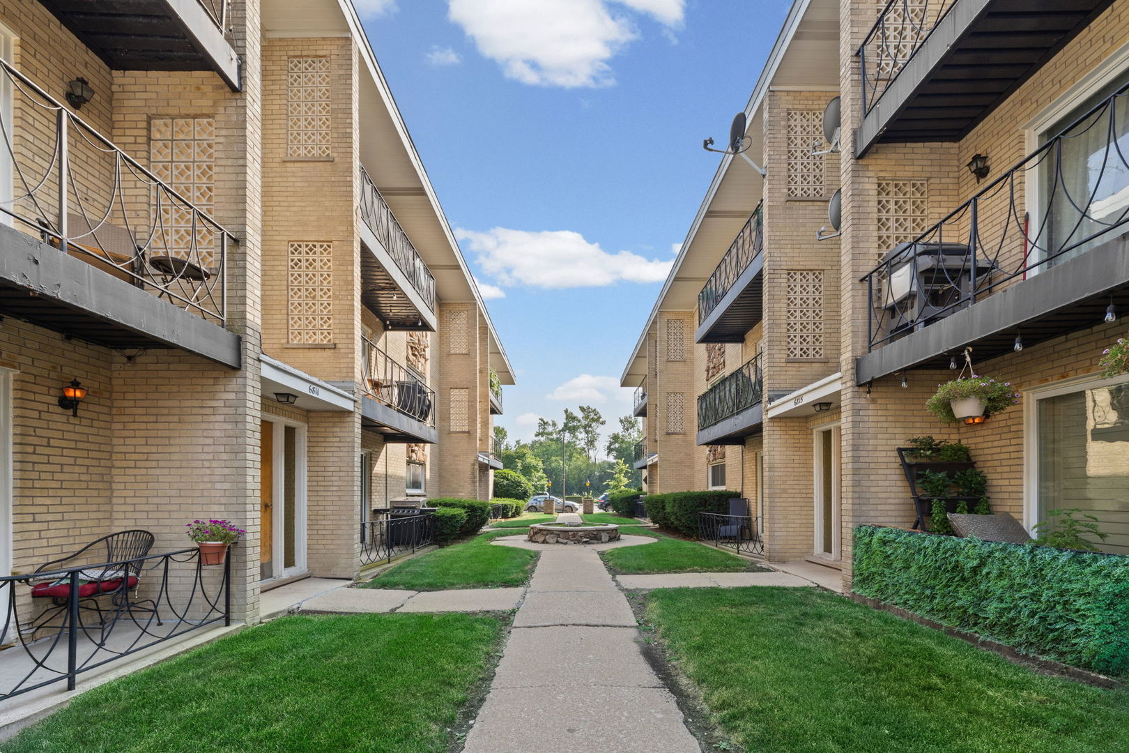 Photo of 6811 N Olmsted Avenue, Chicago, IL 60631
