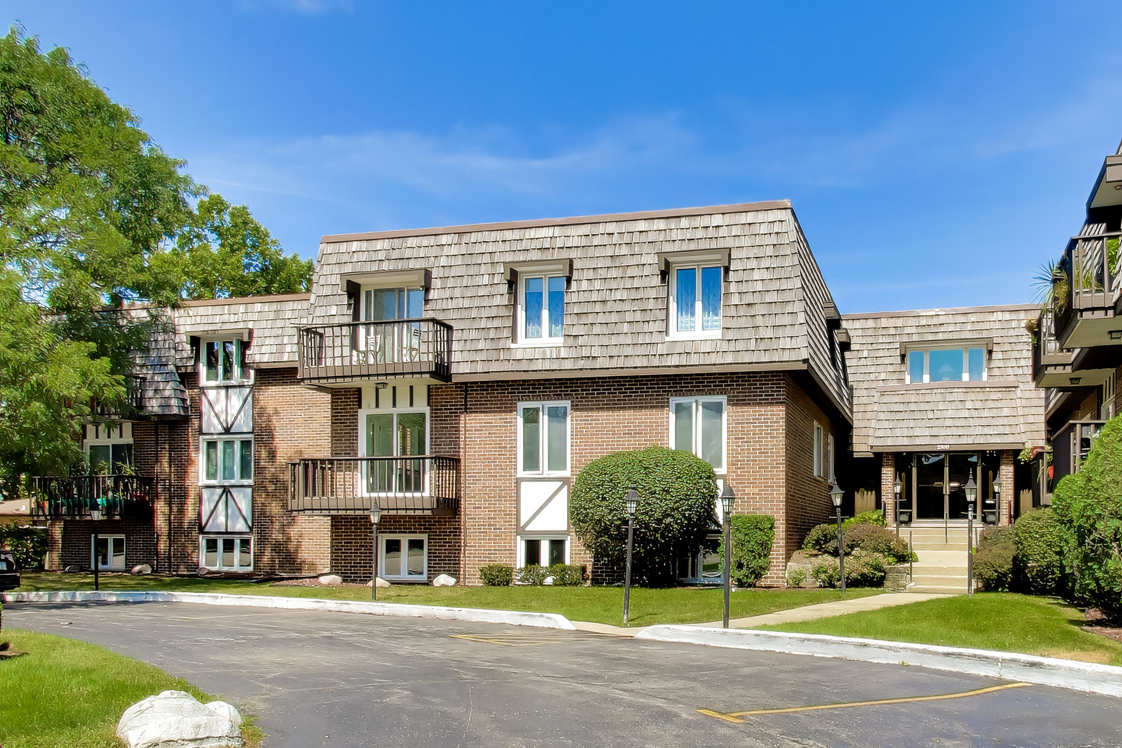 Photo of 2300 W Talcott Road, Park Ridge, IL 60068