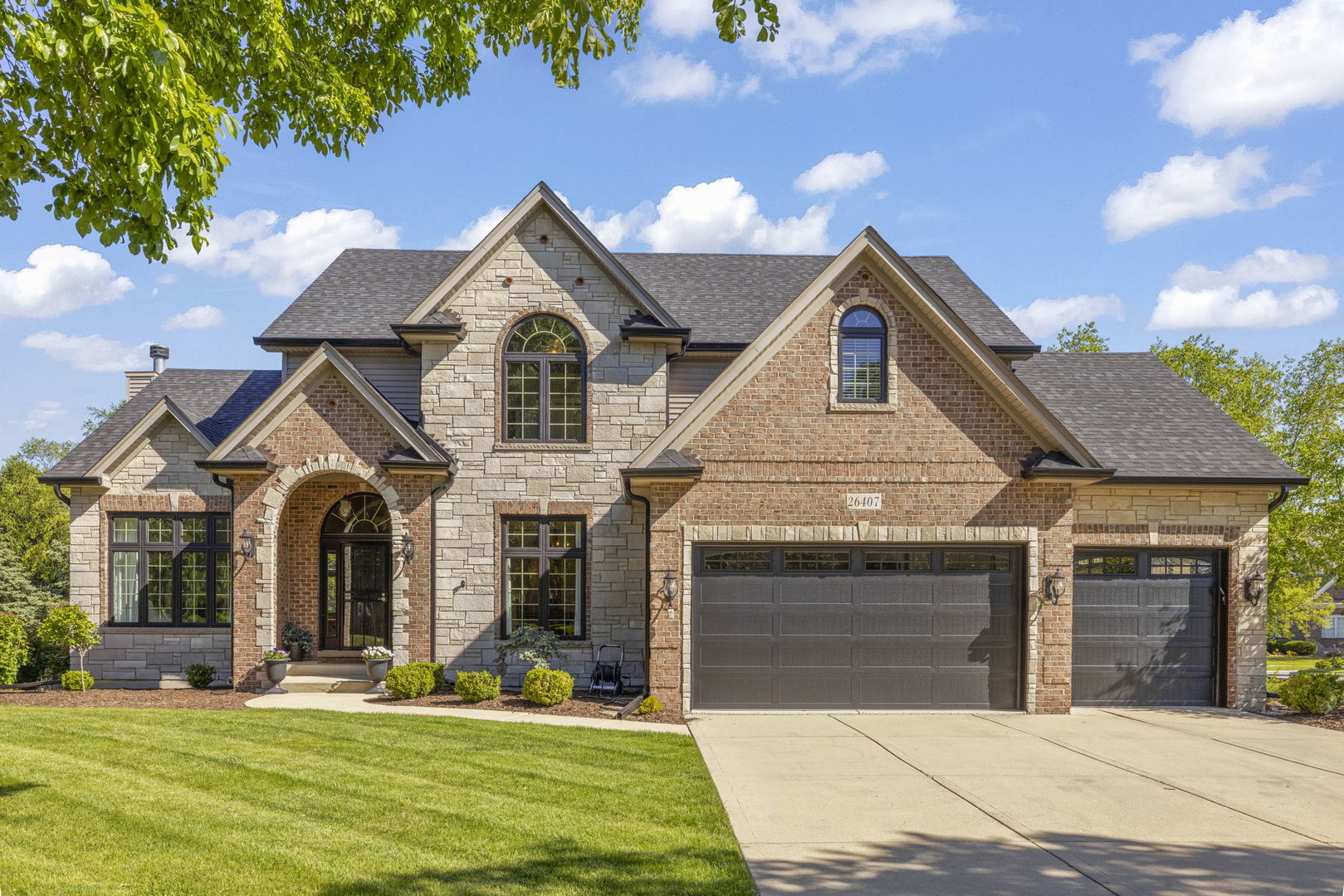 Photo of 26407 Silverleaf Drive, Plainfield, IL 60585