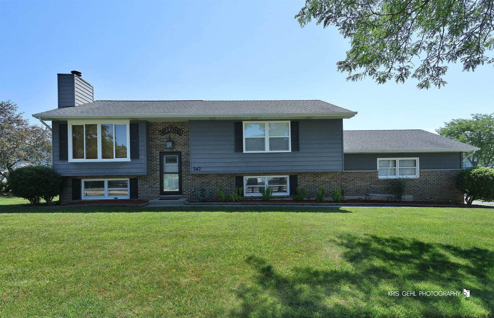 Photo of 747 Monroe Drive, Lindenhurst, IL 60046
