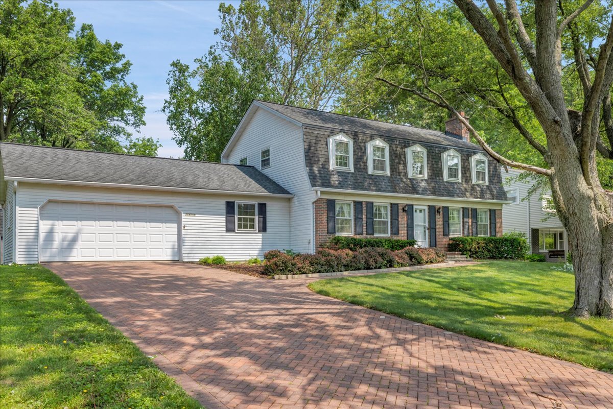 Photo of 26W266 Tomahawk Drive, Wheaton, IL 60189