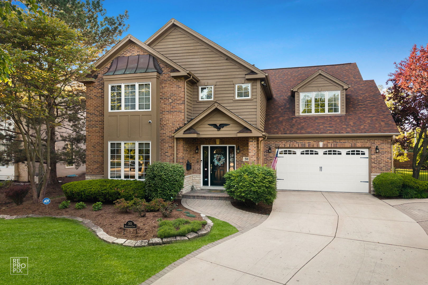 Photo of 501 Wedgewood Court, Hinsdale, IL 60521
