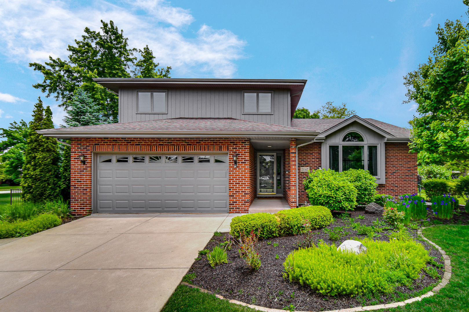 Photo of 21147 Hunter Woods Drive, Frankfort, IL 60423