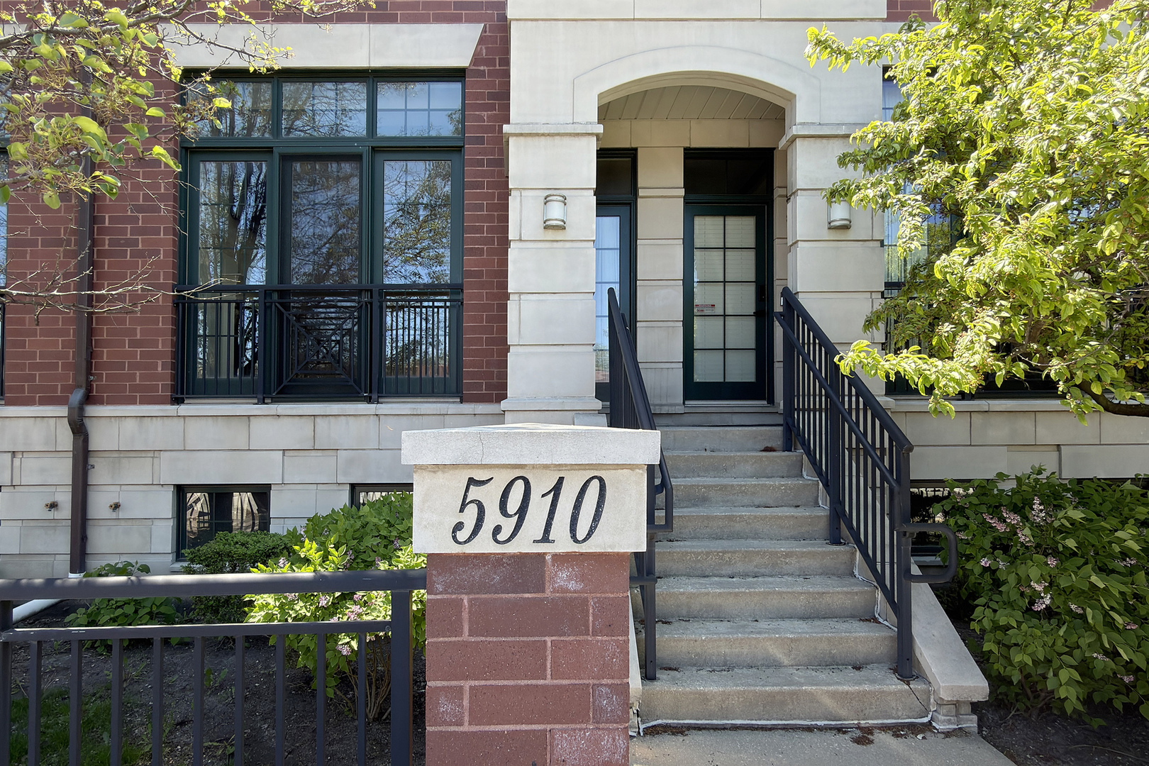 Photo of 5910 N Northwest Highway, Chicago, IL 60631