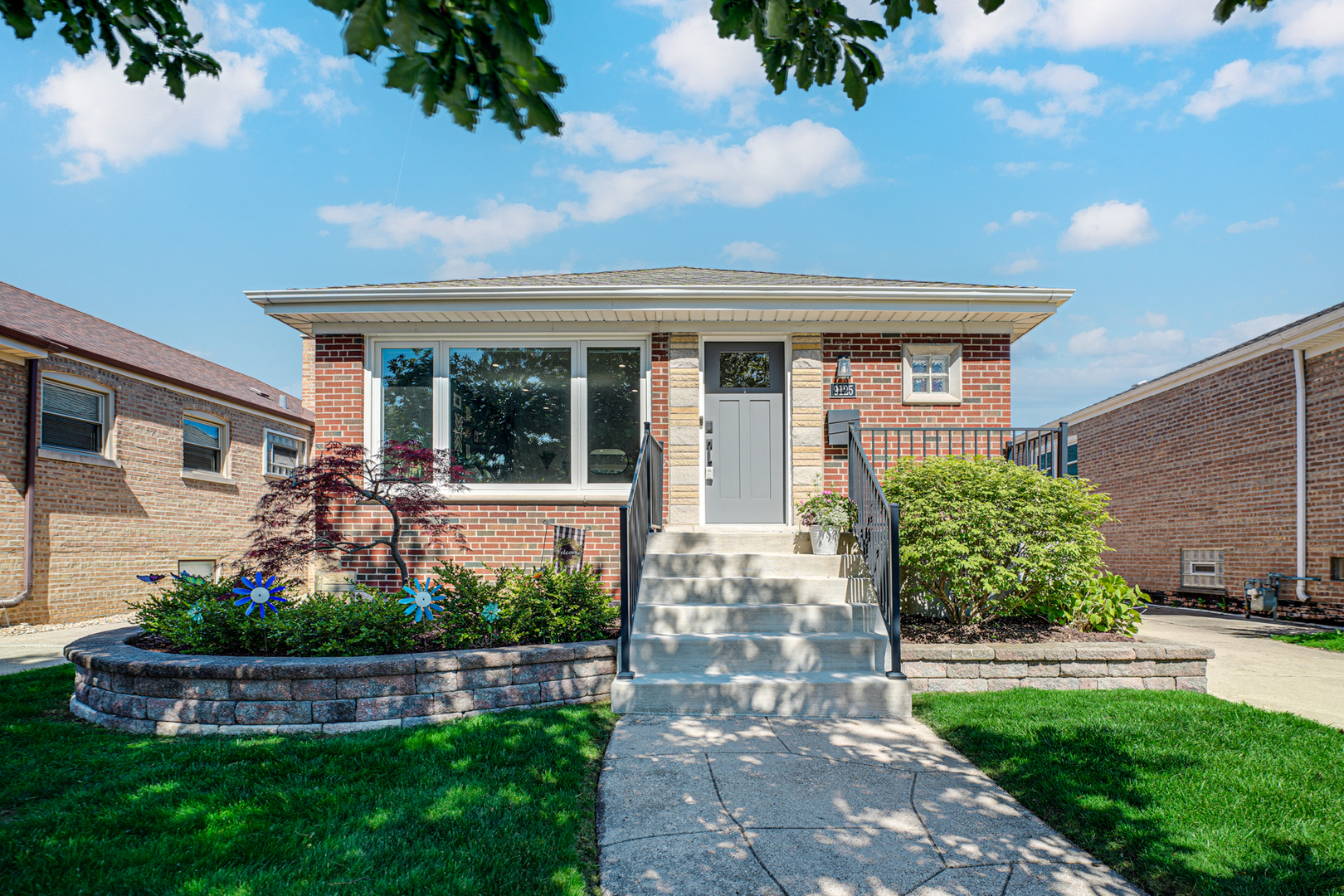 Photo of 9125 S Hamlin Avenue, Evergreen Park, IL 60805
