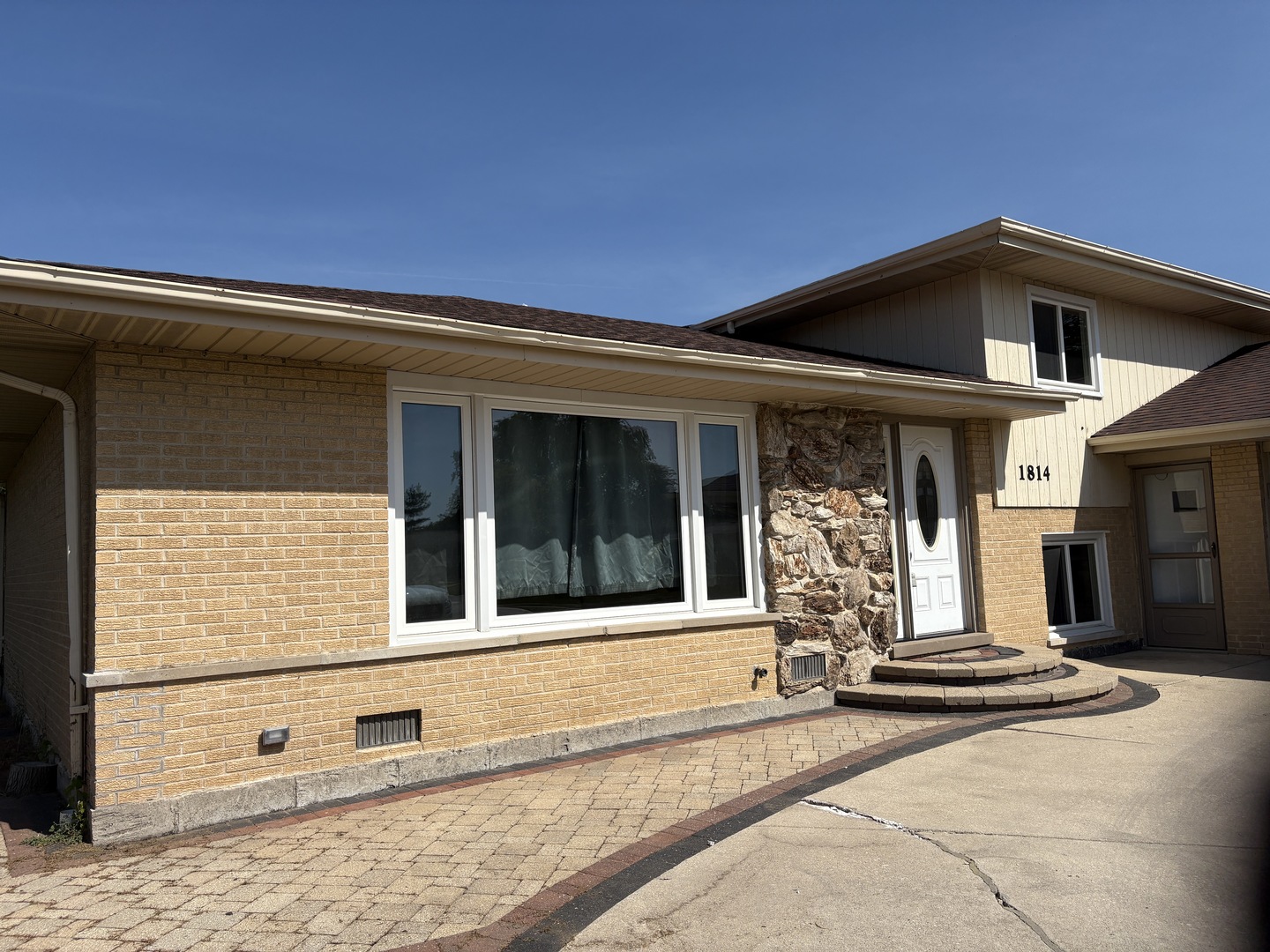 Photo of 1814 Holly Avenue, Darien, IL 60561