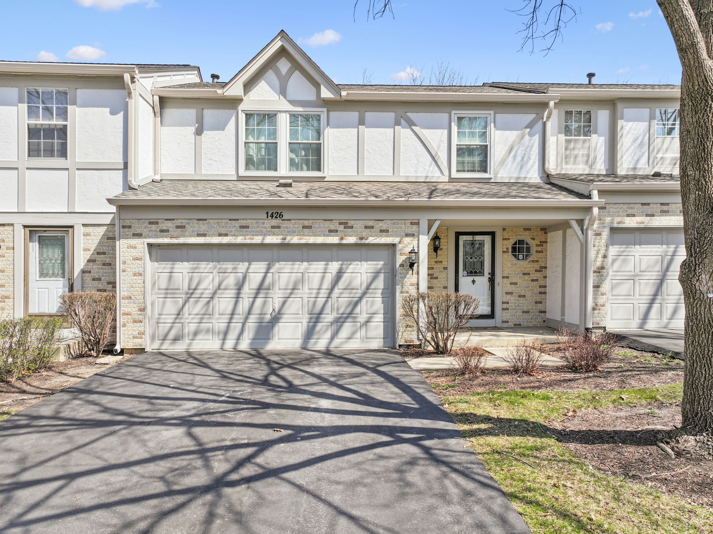 Photo of 1426 W Sapphire Drive, Hoffman Estates, IL 60192