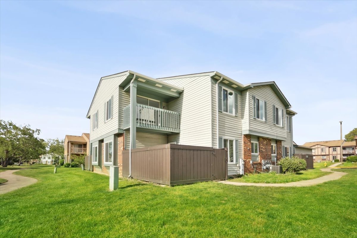 Photo of 18 Fernwood Drive, Bolingbrook, IL 60440