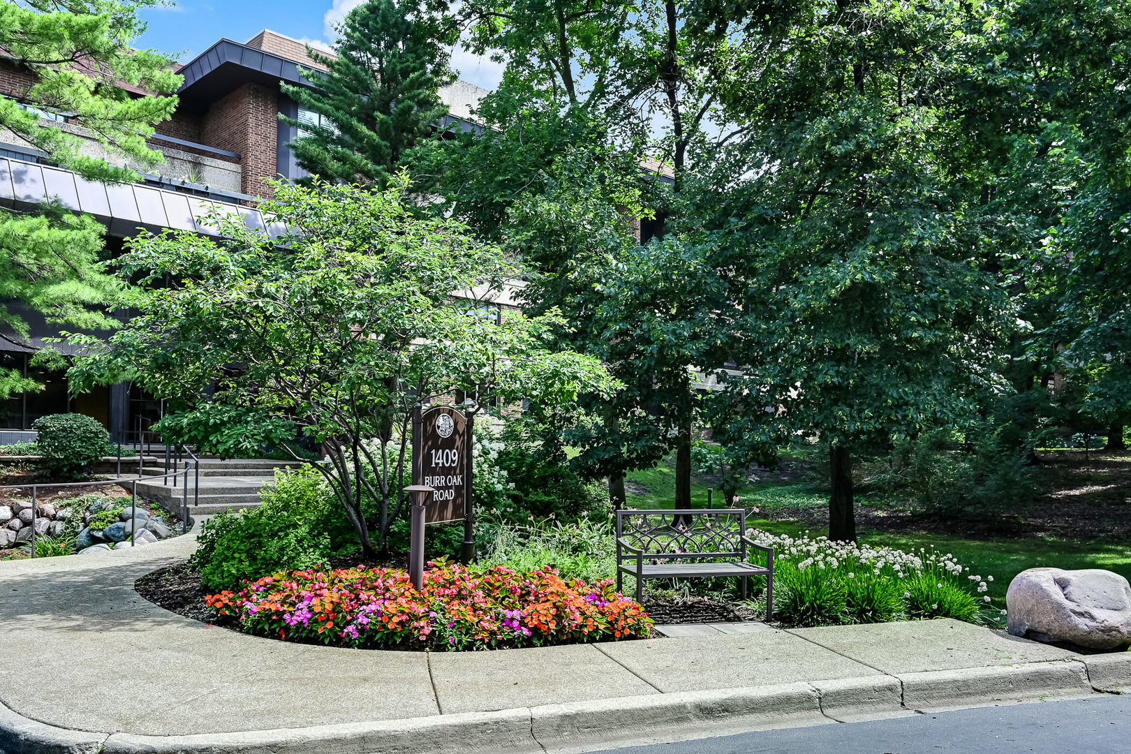 Photo of 1409 Burr Oak Road, Hinsdale, IL 60521