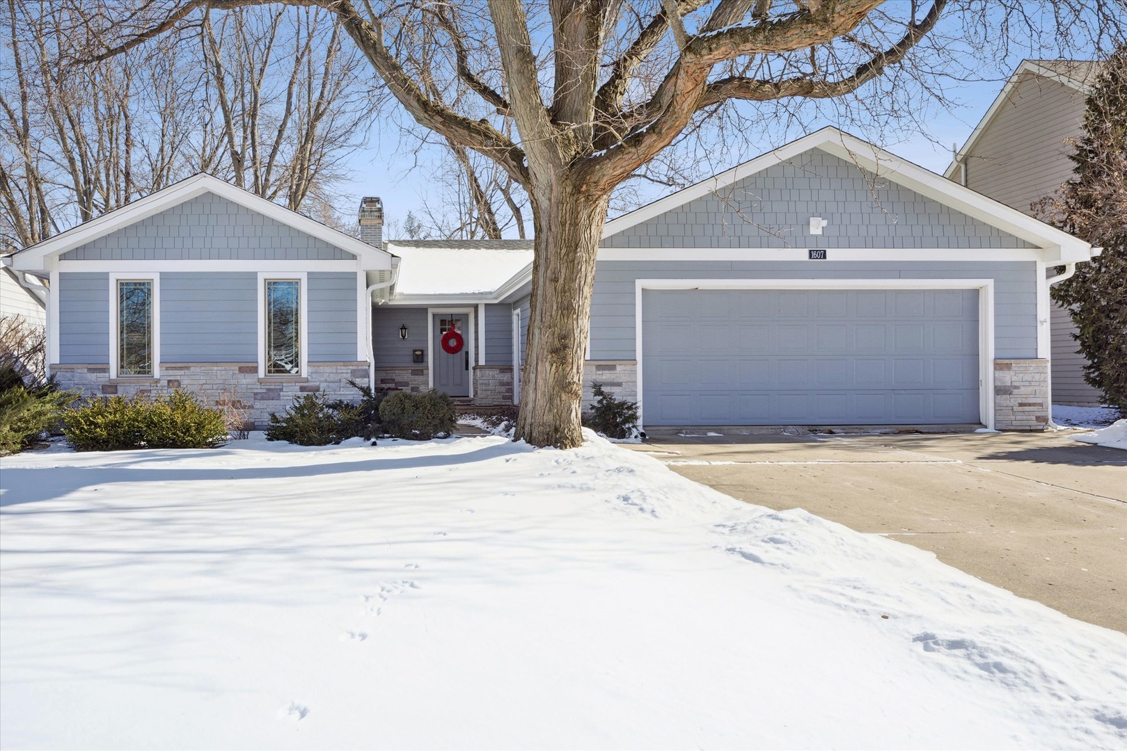 Photo of 1607 Stoddard Avenue, Wheaton, IL 60187