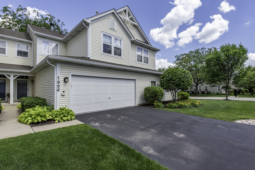 Photo of 2896 Falling Waters Lane, Lindenhurst, IL 60046