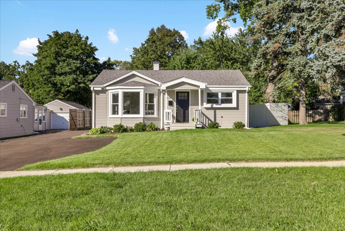 Photo of 218 S Morgan Avenue, Wheaton, IL 60187