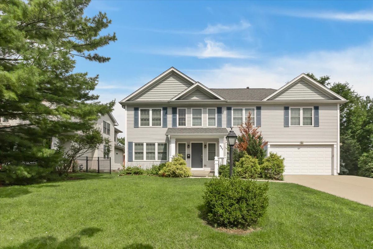 Photo of 927 S CHARLOTTE Street, Lombard, IL 60148