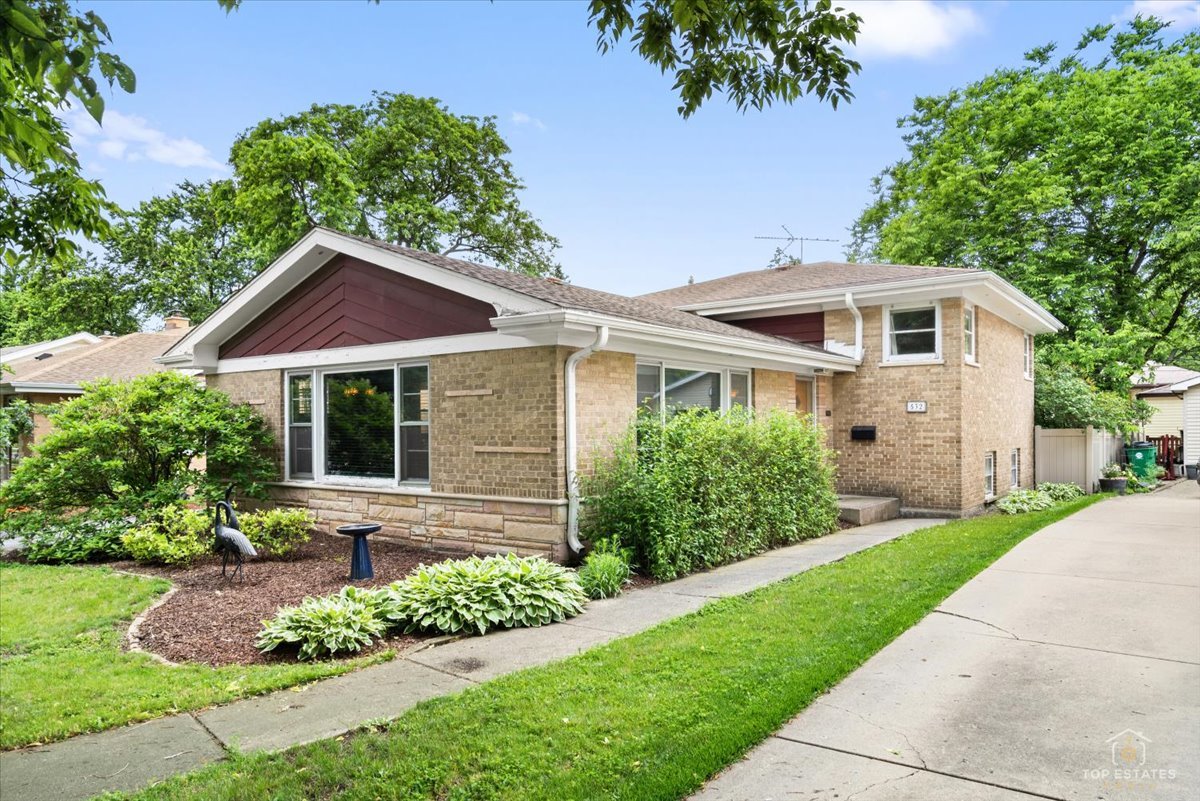 Photo of 532 N Redfield Court, Park Ridge, IL 60068