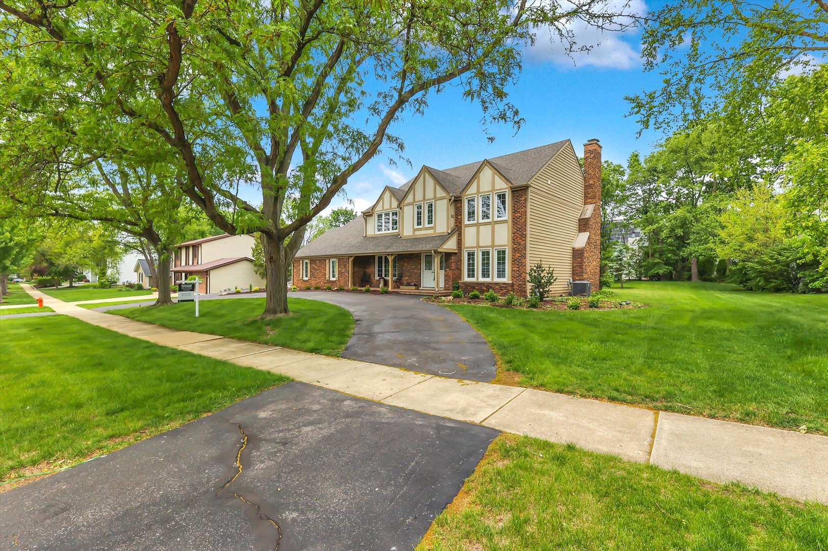 Photo of 967 W Bauer Road, Naperville, IL 60563
