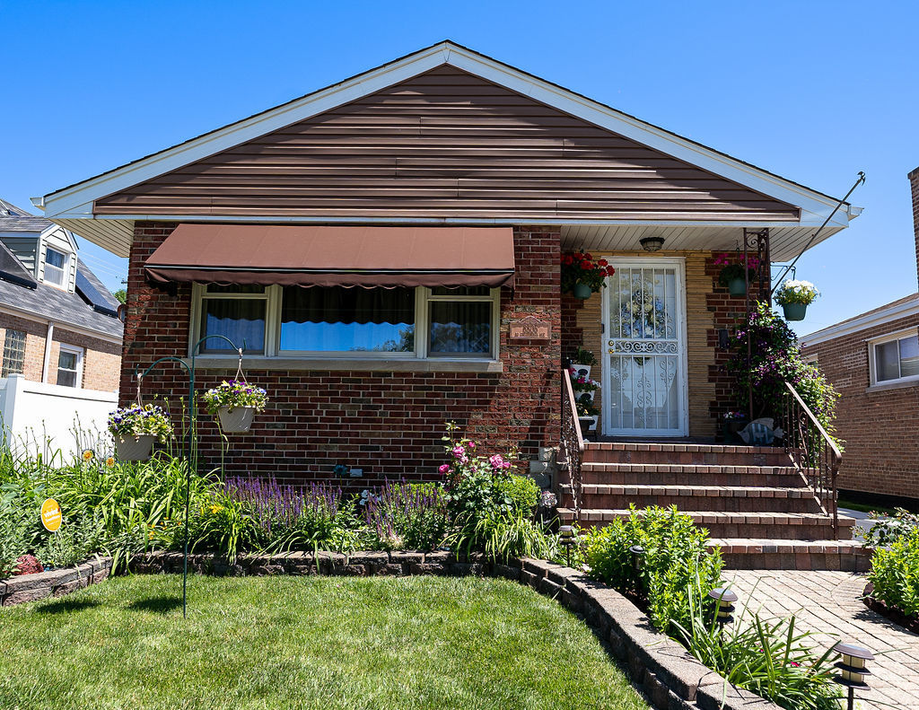 Photo of 8805 S California Avenue, Evergreen Park, IL 60805