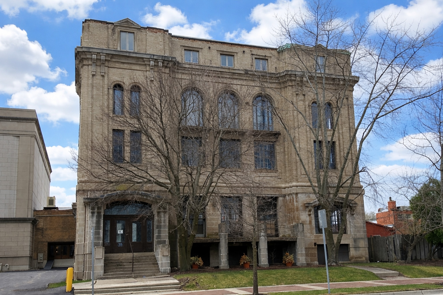 Photo of 220 N Sheridan Road, Waukegan, IL 60085