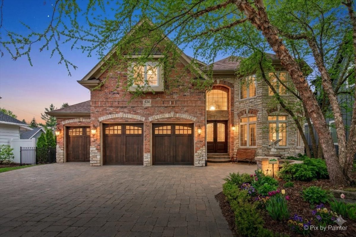 Photo of 434 W Benton Avenue, Naperville, IL 60540