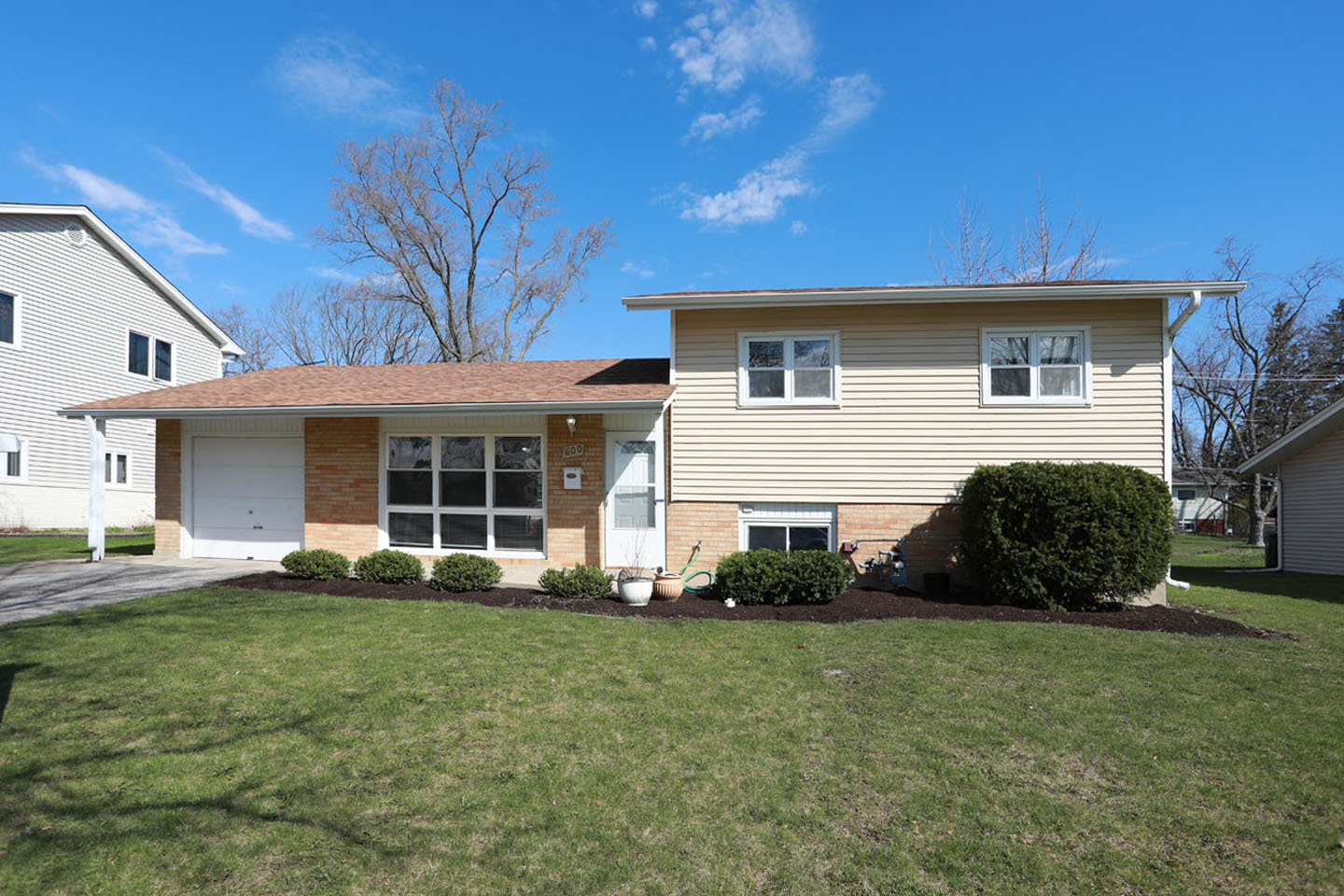 Photo of 600 Flagstaff Lane, Hoffman Estates, IL 60169
